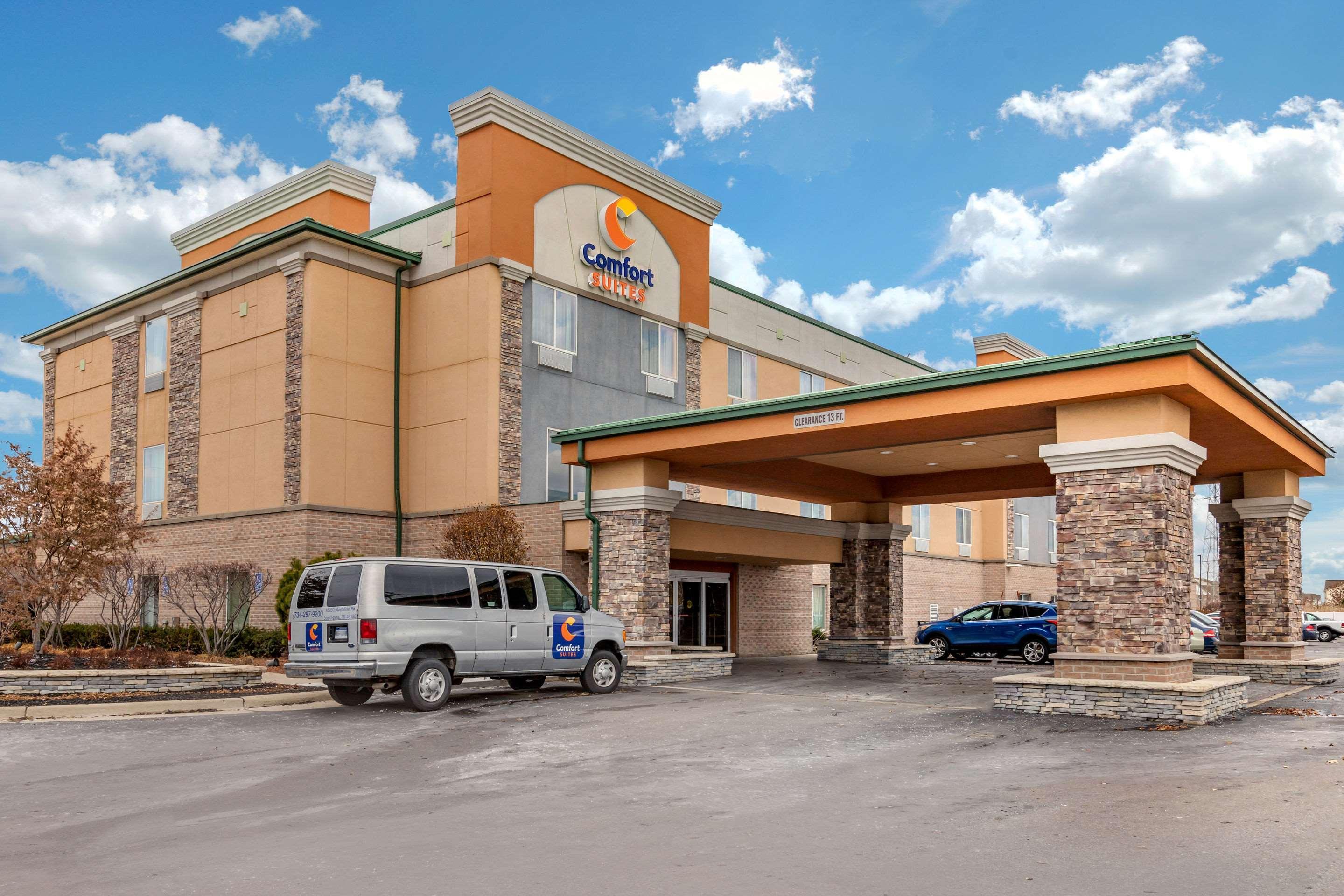 Comfort Suites Southgate-Detroit Exterior photo